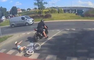 Motocyklista potrącił dziewczynkę. Matka szuka sprawcy [WIDEO