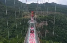 Chiny. Najdłuższy na świecie szklany most jest już otwarty.