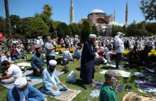Pierwsza piątkowa modlitwa muzułmanów w Hagii Sophii. Był prawdziwy tłum