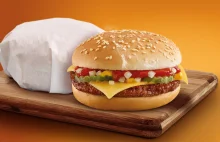 W 2 miesiące Żabka sprzedała ponad milion cheeseburgerów