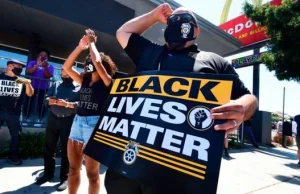 Sondaż: Większość Białych amerykanów nie popiera Black Lives Matter