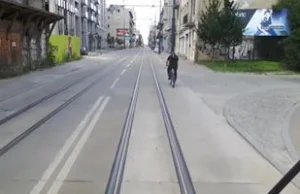 Ideologia zwężania zjada własne dzieci. Rower blokuje tramwaj xD