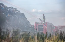 Znowu pali się hałda śmieci w Czartorii