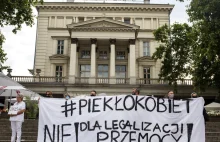 "To, że w Polsce przemocy jest mniej to powód do niepokoju, a nie do radości."