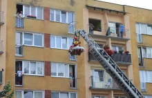 Ewakuacja dźwigiem ważącego ponad 200 kg.