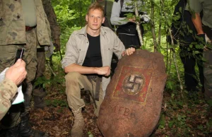 Saper odkrywa głaz batalionu ochrony Hitlera w Wilczym Szańcu. Wywiad + film!