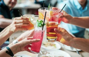 Picie alkoholu a wiek, tolerancja na alkohol z upływem lat.