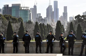 Wiktoria ogłasza „stan katastrofy”, blokując miliony ludzi w Melbourne.[ENG]
