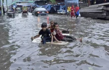 Tragedia w Azji. Miliony osób bez domów, setki ofiar, 1/4 Bangladeszu pod wodą