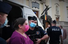 Zwolennicy środowisk LGBTQIA znów sprofanowali pomnik Jezusa.