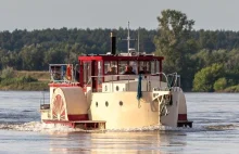 Z Bydgoszczy na Mazury zwodowanym w 2015r. bocznokołowcem.