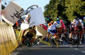 Dramatyczny wypadek na trasie Tour de Pologne w Katowicach (VIDEO)