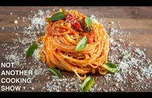 Jak zrobić Spaghetti Arrabiata - bardzo prosty sos pomidorowy.
