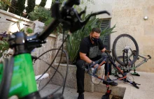 Grupa żydowskich osadników napadła na palestyńskich rowerzystów