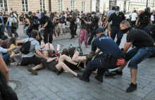 "Pokojowa" manifestacja aktywistów LGBT. Policja publikuje nagranie z...