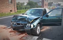 Wypadek w Śląskiem. BMW wjechało w matkę z trojgiem dzieci na pasach