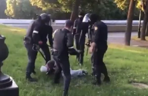 Białoruś: Milicja brutalnie rozprawia się z protestującymi w Mińsku