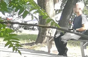 Wrocław: Mężczyzna onanizuje się w parku przy placu zabaw