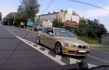 Jak wyprzedzić, niepotrzebnie łamiąc przepisy - prezentuje kierowca BMW