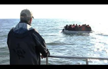 Francuska marynarka wojenna eskortuje łodzie nielegalnych imigrantów do