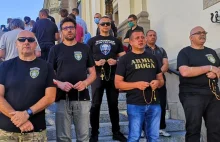 Warszawa: "Żołnierze Chrystusa" zaczęli pełnić wartę pod pomnikiem, żeby...