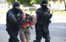 Rosyjski korespondent opisuje pobyt w białoruskim areszcie.