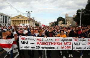 Tłum protestujących w Mińsku. "Niech żyje Białoruś! Chcemy wolnych wyborów.