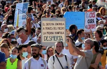 Hiszpania: Nie chcą nosić maseczek. Tłumy protestowały na ulicach