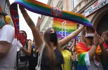 Ksiądz w kazaniu zrównuje LGBT z bolszewikami. Wzywa do obrony przed tęczową