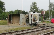 Zderzenie pociągu z ciężarówką na trasie Stalowa Wola–Przeworsk. Zmarła 1 osoba