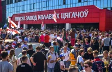 Białoruś: Po 100 tysięcy dolarów dla strajkujących zakładów
