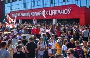 Białoruś: Po 100 tysięcy dolarów dla strajkujących zakładów