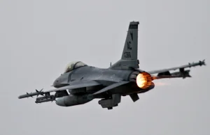 Sztuczna inteligencja pokonuje pilota weterana F-16 5:0 w walce powietrznejDARPA