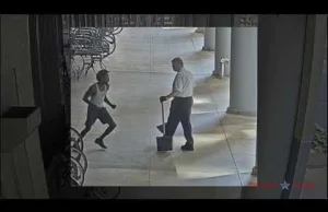 Afroamerykanin atakuje sprzątającego chodnik starszego faceta...