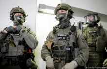 Niemcy: 40 policjantów podejrzanych o ekstremizm