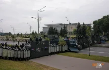 Mińsk: Tłum przyszedł pod pałac Łukaszenki