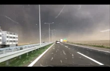 Pojawiająca się znienacka burza na serbskiej autostradzie.