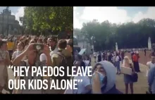 Pedofile, zostawcie nasze dzieci w spokoju | “Hey Paedos leave our kids alone”