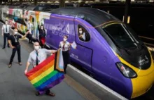 Pociąg w barwach tęczy i z załogą LGBTQ+ wyruszył na brytyjskie tory