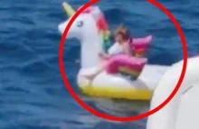 Dziecko dryfowało na dziecinnym pontonie w głąb morza....