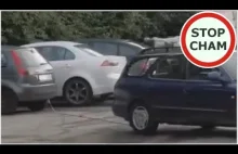 Mężczyzna 'wyciąga' zaparkowane prawidłowo auto i niszczy budkę z kebabem