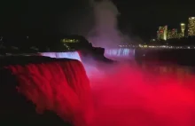 Niagara w biało-czerwonych barwach.Uczczono 40.rocznicę powstania "Solidarności"