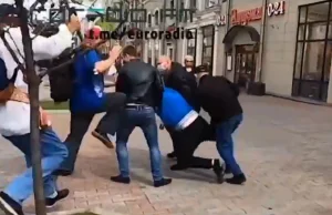 Mocne sceny z Białorusi. Ludzie odbijają zatrzymanego z rąk tajniaków!