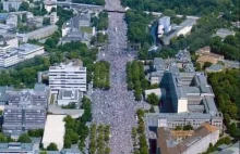 Braun wstawił zdjęcie z Love Parade w Berlinie myśląc, że to zdjęcie z protestów