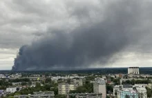 Pożar magazynu w Konstancinie. Kłęby dymu widać z Warszawy