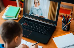 MEN podał, ile placówek pracuje w trybie mieszanym, a ile w zdalnym