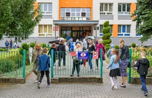 Pierwsze skargi rodziców na szkoły w czasach koronawirusa: "jak u Barei"