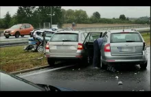 Wypadek pod Kutnem, Wśród zniszczonych aut policyjny radiowóz. Autostrada A1