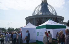 Ks. Rydzyk zaprasza na piknik. "Wierzymy bardziej w wirusa czy w...