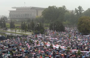 100 tysięcy ludzi na proteście w Mińsku, ponad 160 zatrzymań. Brutalne...